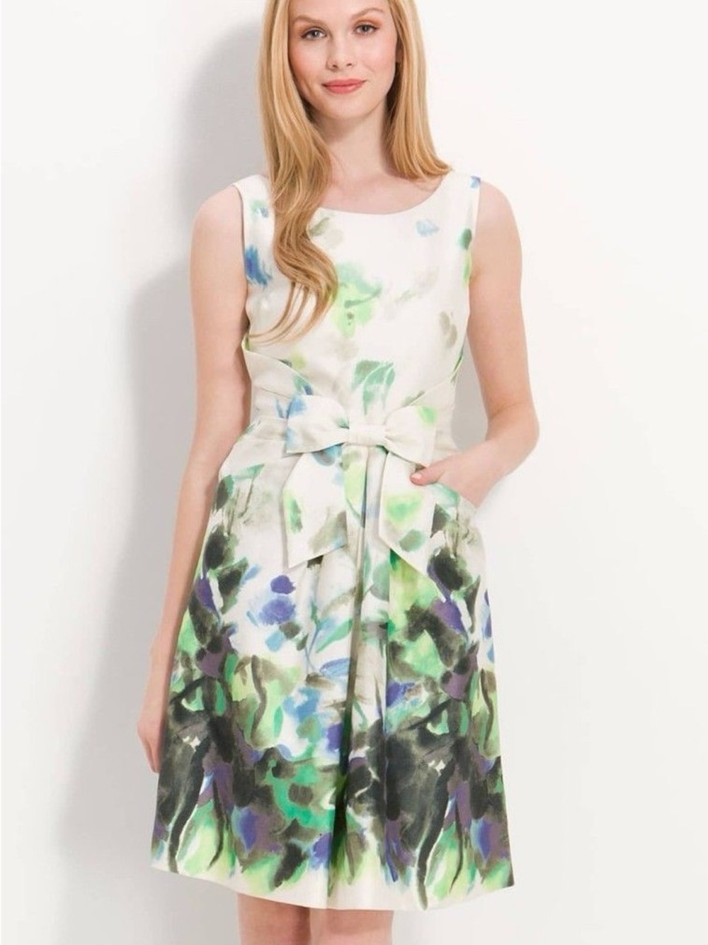 Kate Spade New York Jillian dress. Watercolor print & prominent bow detail.